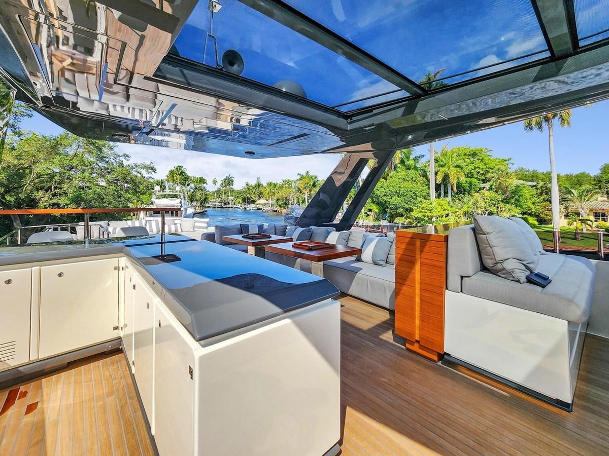 a room with a couch and a pool aboard XFAF8532J021 Yacht for Sale