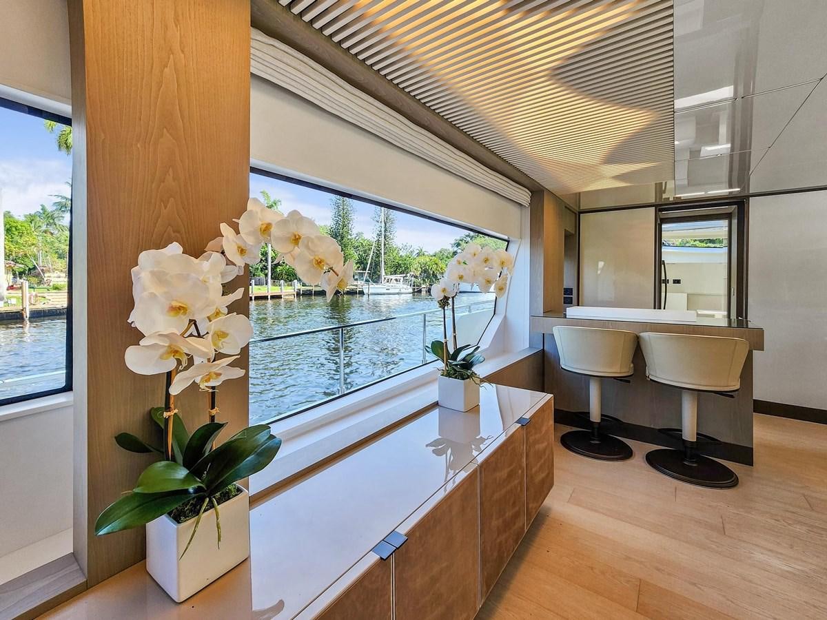 a room with a table and chairs aboard XFAF8532J021 Yacht for Sale