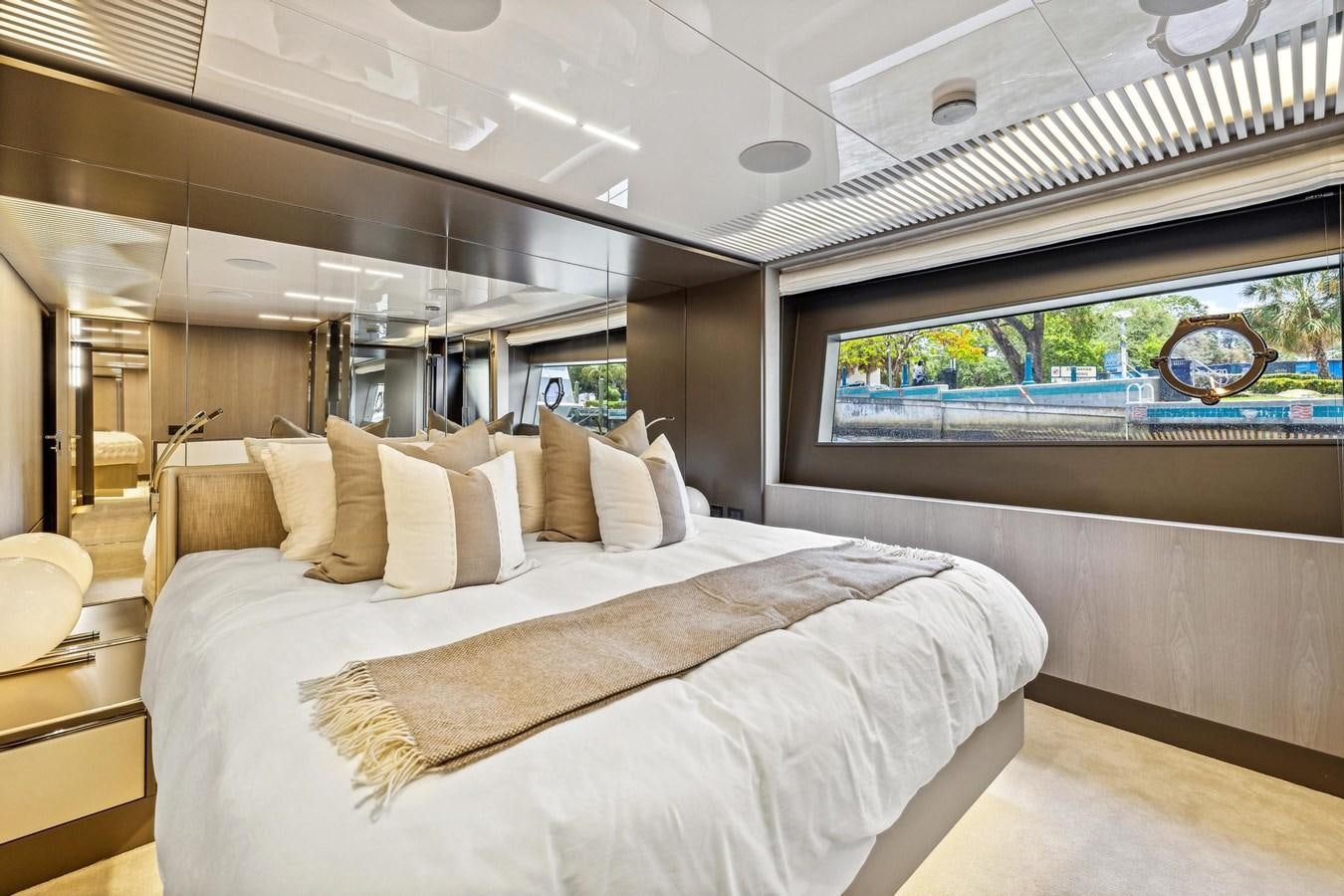a room with a bed and a window aboard XFAF8532J021 Yacht for Sale
