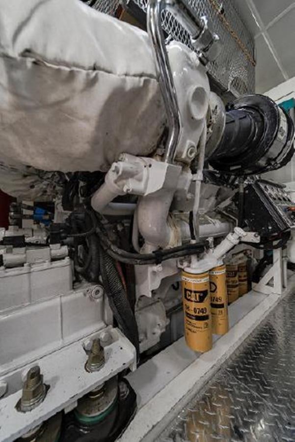 a machine with a large metal pipe aboard 2007 LAZZARA 84 MOTOR Yacht for Sale