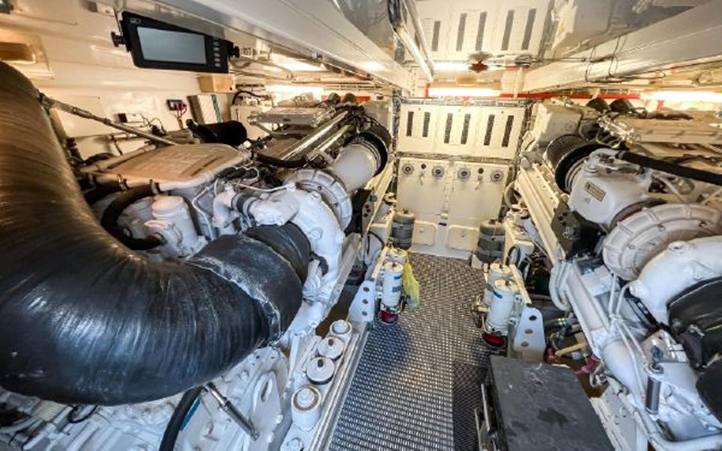 a room full of people aboard 2007 68 HATTERAS CONVERTIBLE Yacht for Sale