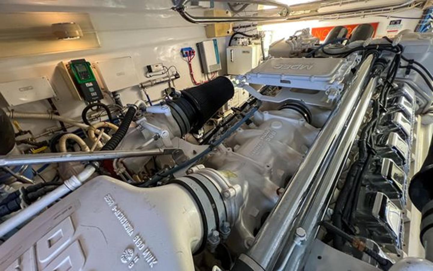 a machine with wires aboard 2007 68 HATTERAS CONVERTIBLE Yacht for Sale