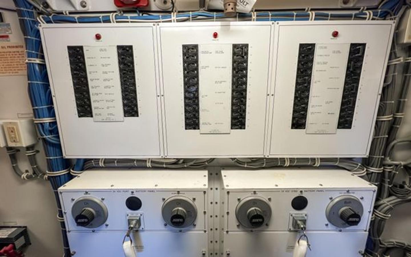 a white machine with a white panel aboard 2007 68 HATTERAS CONVERTIBLE Yacht for Sale