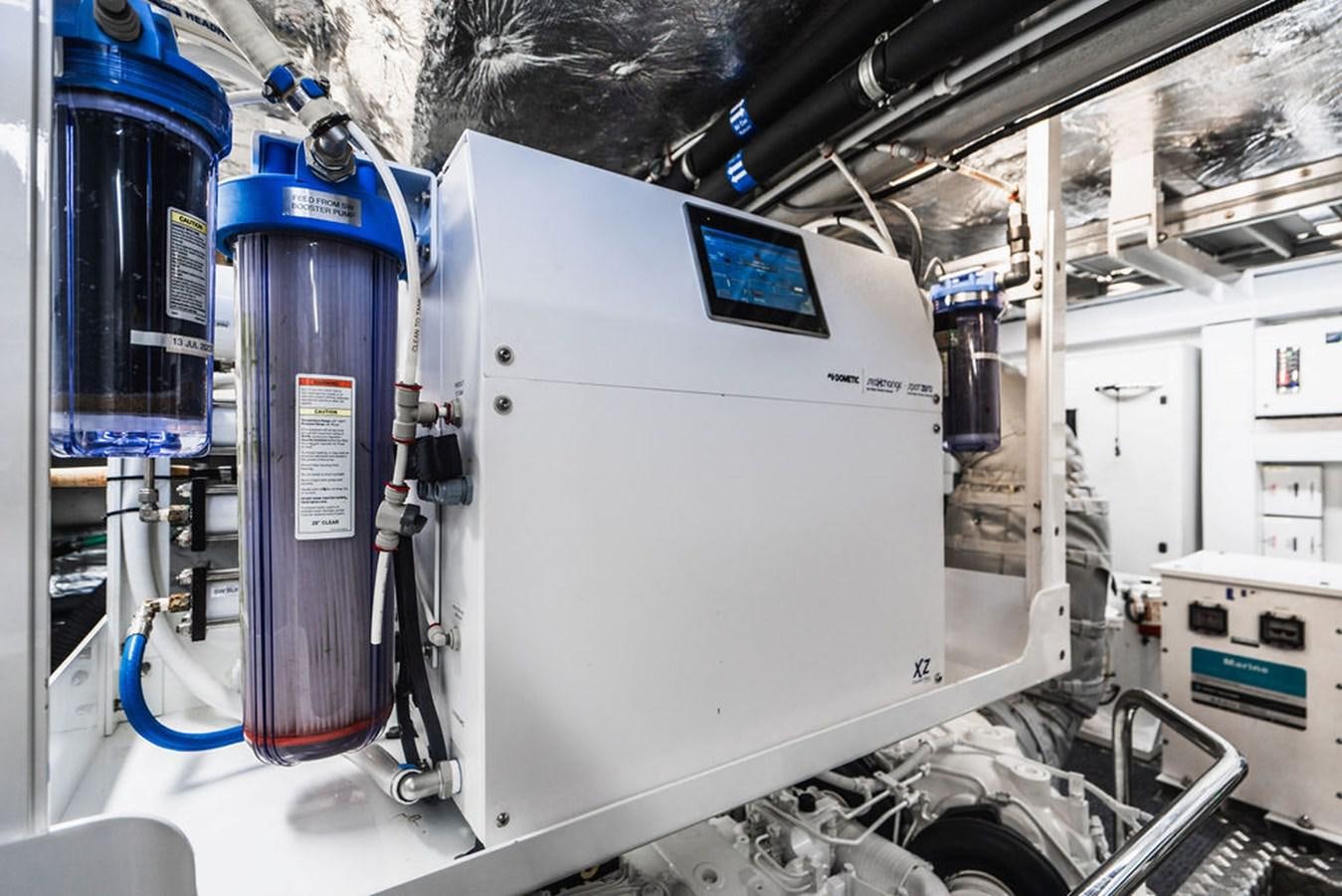 a machine with a blue cap aboard GALLIVANT Yacht for Sale