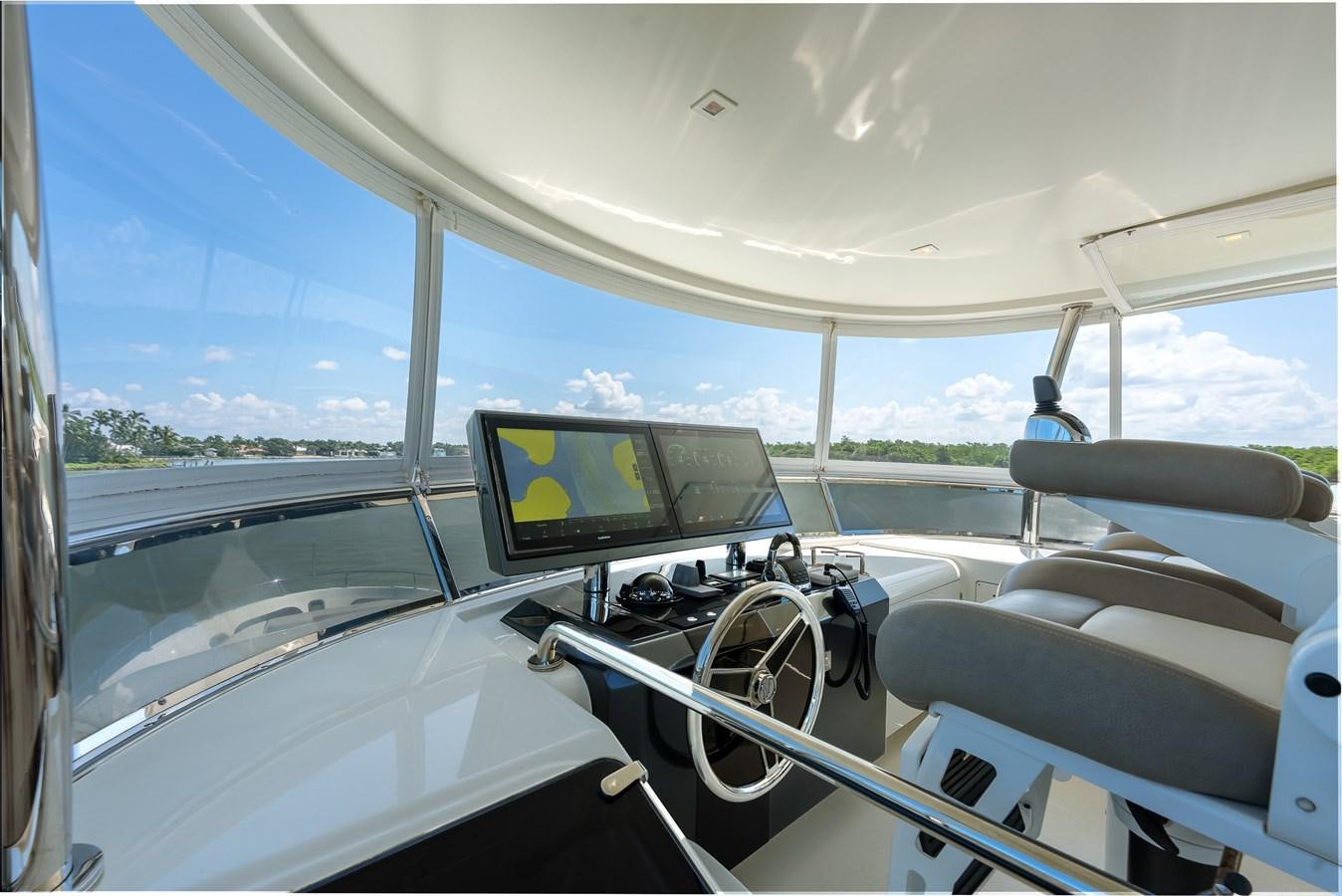 inside of a car aboard 2018 OCEAN ALEXANDER 70E TIRESUM Yacht for Sale