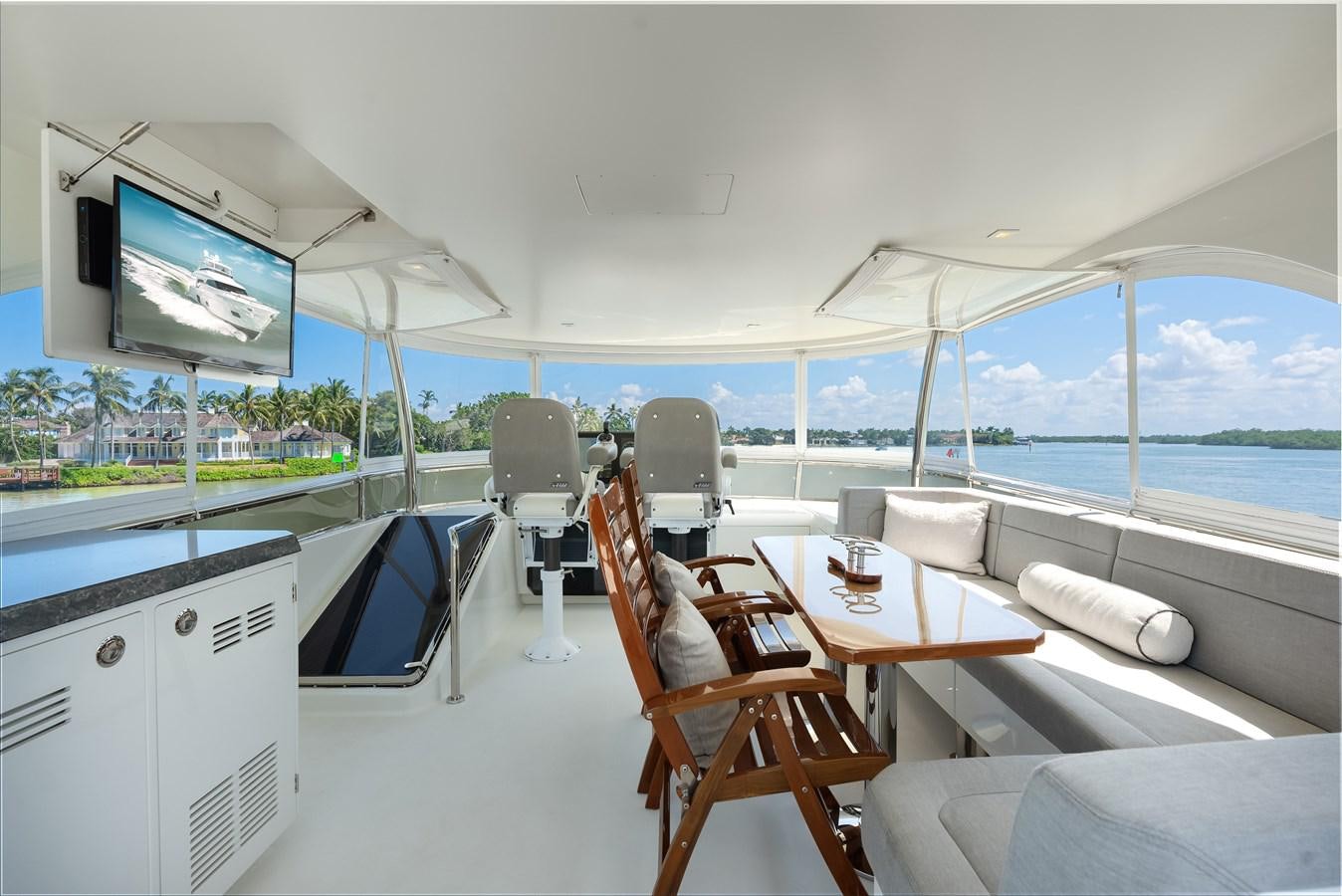 inside of a boat aboard 2018 OCEAN ALEXANDER 70E TIRESUM Yacht for Sale