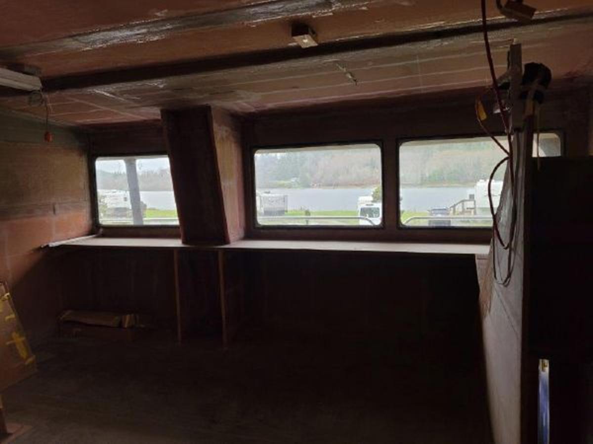 a room with a window and a window aboard 2023 PDIGREE CAT BLOOMFIELD Yacht for Sale