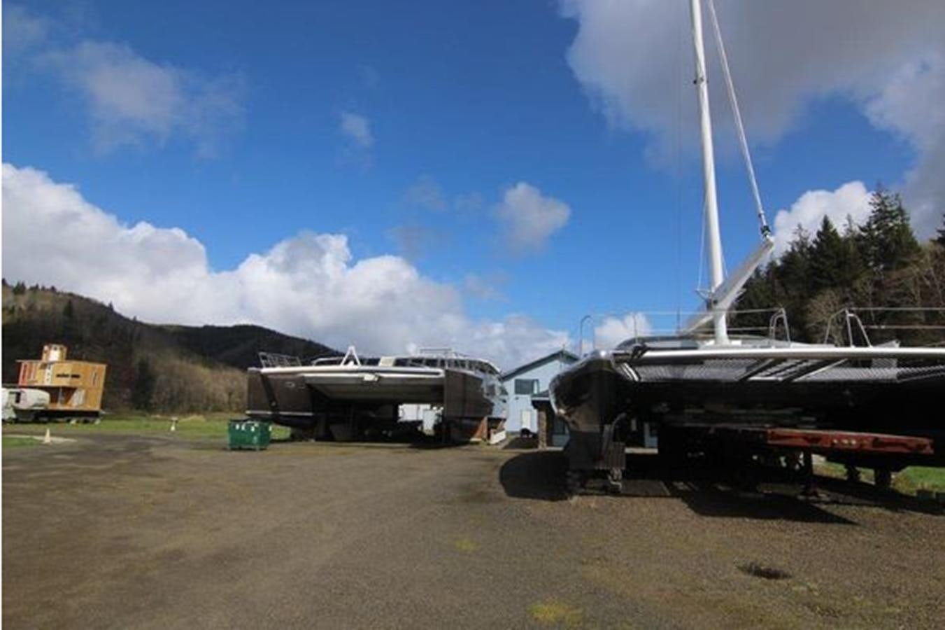 a large machine outside aboard 2023 PDIGREE CAT BLOOMFIELD Yacht for Sale