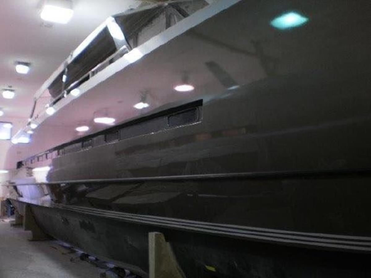 a large metal tube train aboard 2023 PDIGREE CAT BLOOMFIELD Yacht for Sale