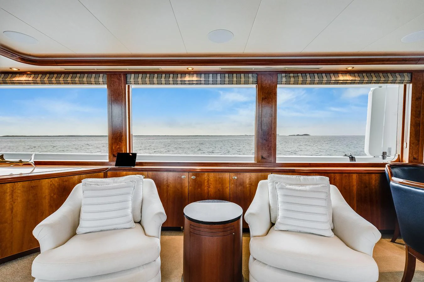 a room with a view of the ocean aboard DONA LOLA Yacht for Sale