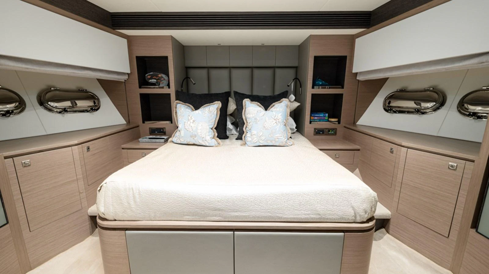 a bed in a room aboard 90 HORIZON Yacht for Sale