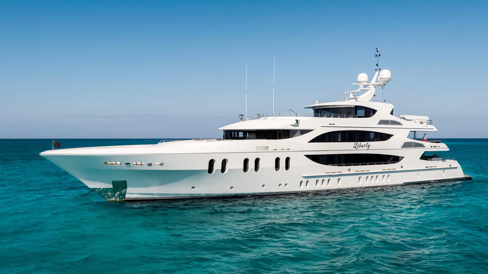 a white yacht in the water aboard ELIS ET MAR Yacht for Sale