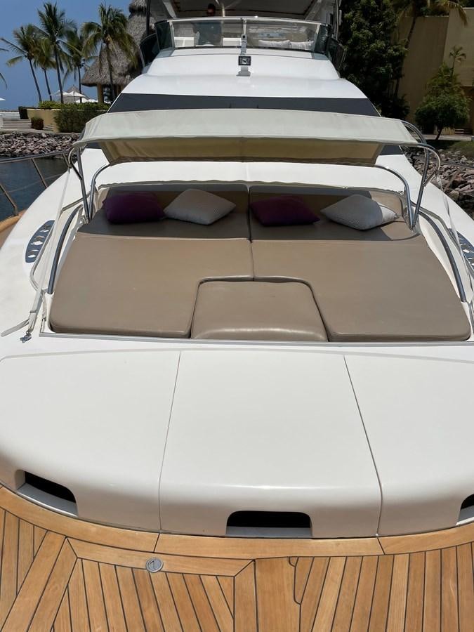 a white car with a black seat aboard 2008 AZIMUT 75 FLY @ IXTAPA ZIHUATANEJO Yacht for Sale