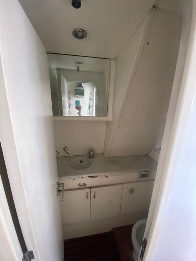 a bathroom with a mirror aboard 2008 AZIMUT 75 FLY @ IXTAPA ZIHUATANEJO Yacht for Sale