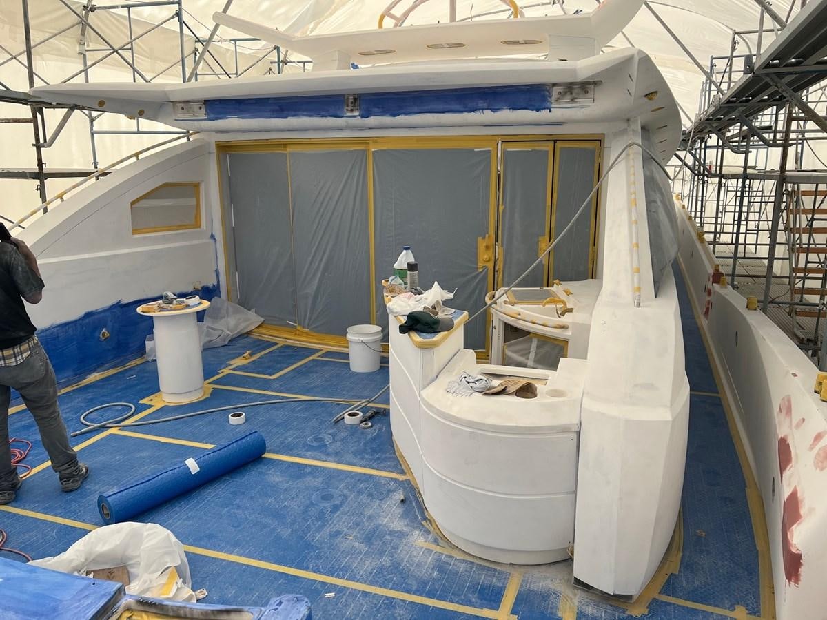 a large white machine with a blue floor aboard GBXSK04137L607 Yacht for Sale