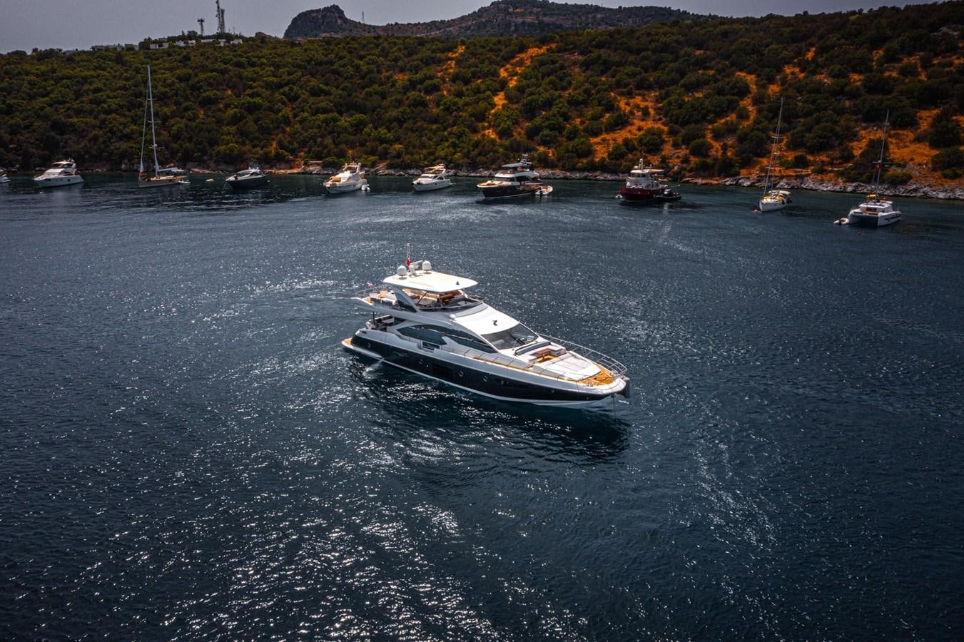 a boat on the water aboard AZIMUT 88 DELETE Yacht for Sale