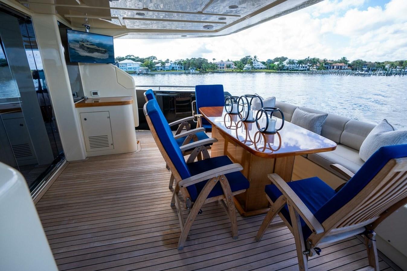 a table and chairs on a boat aboard ALTURA 840 Yacht for Sale
