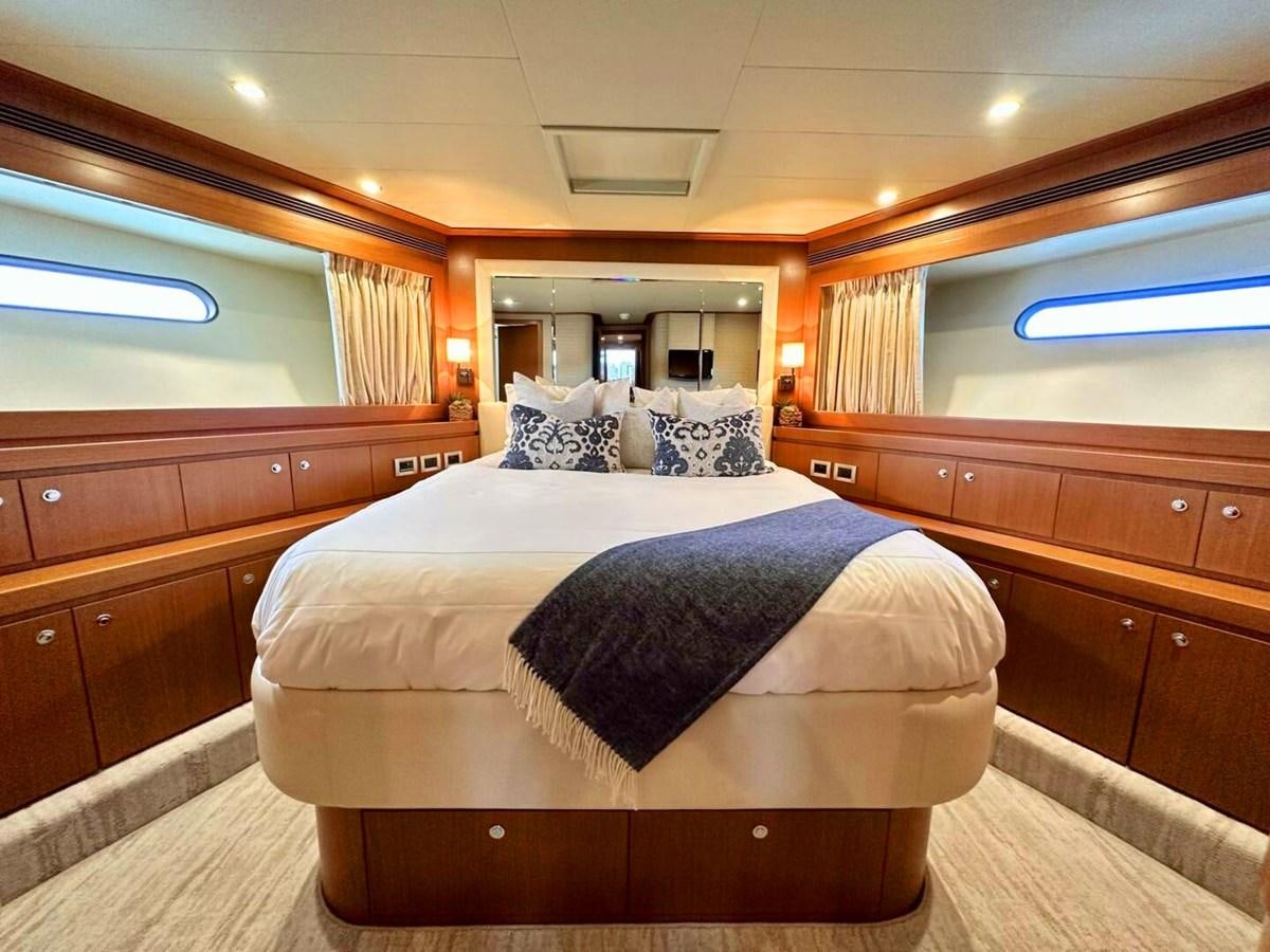 a bed in a room aboard ALTURA 840 Yacht for Sale