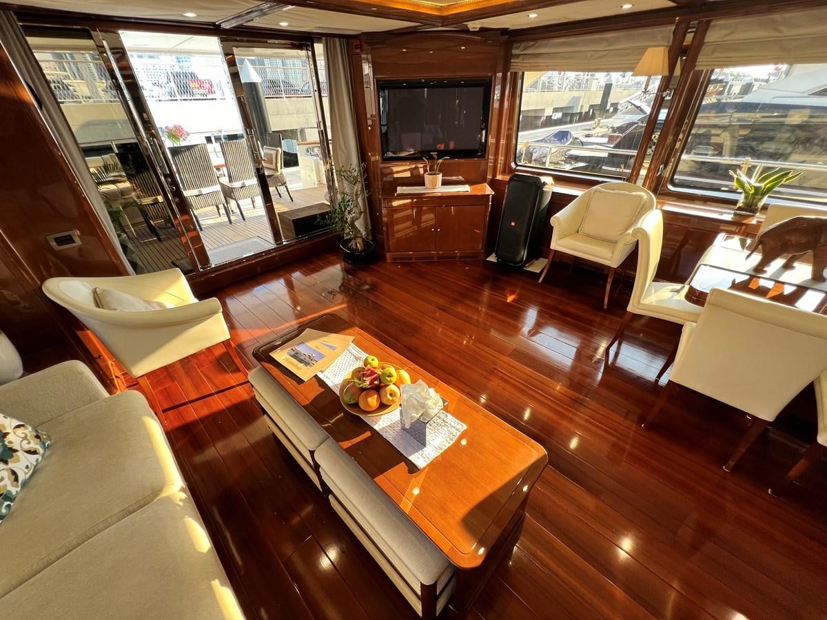 a living room with a wood floor aboard 2009 BENETTI 85 LEGEND Yacht for Sale
