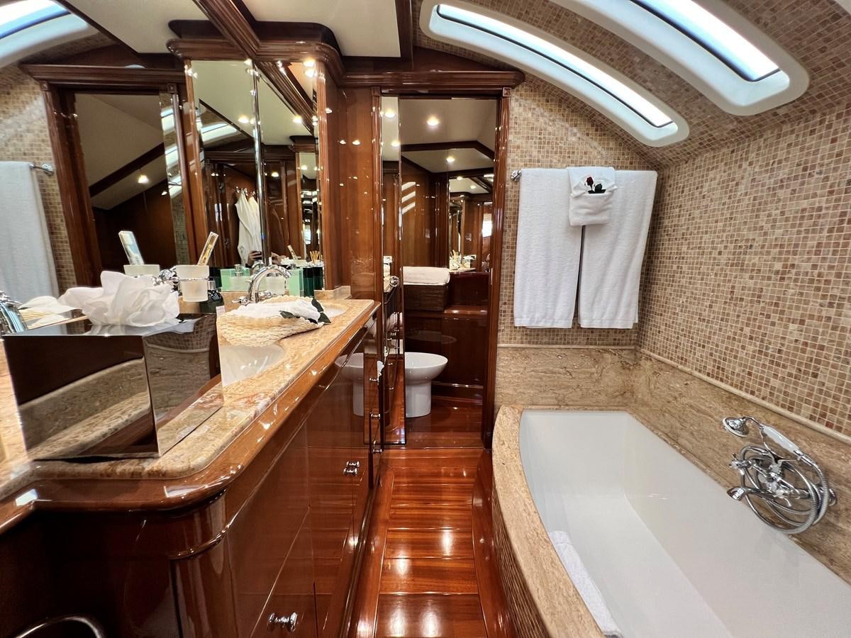 a bathroom with a bathtub and toilet aboard 2009 BENETTI 85 LEGEND Yacht for Sale