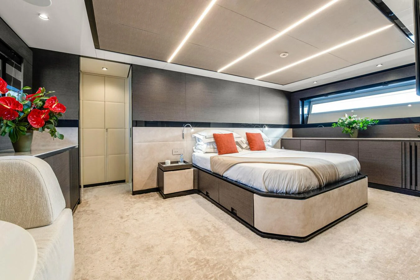 a modern bedroom with a bed aboard MARTITA Yacht for Sale
