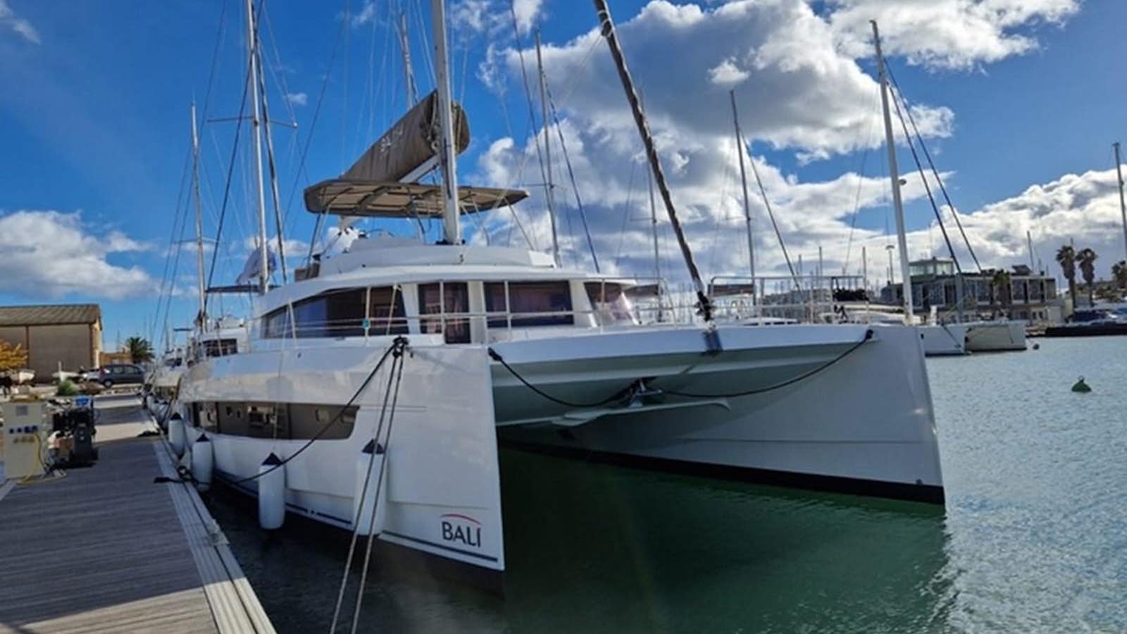Bali 5.4
Yacht for Sale