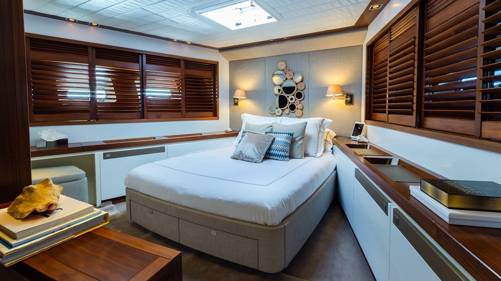 a room with a bed and a desk aboard HEERLIJCKHEID Yacht for Sale