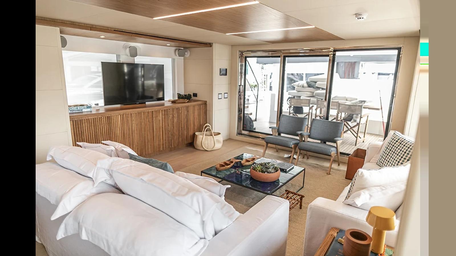 a room with a bed and a television aboard 2024 INACE EXPLORA 115 Yacht for Sale