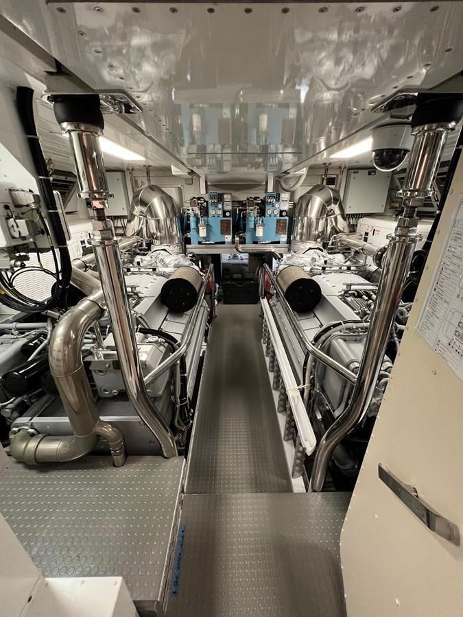 a room with machinery aboard MANGUSTA MAXIOPEN 94#2 - MISS BUBBLES - CAREFULLY USED Yacht for Sale