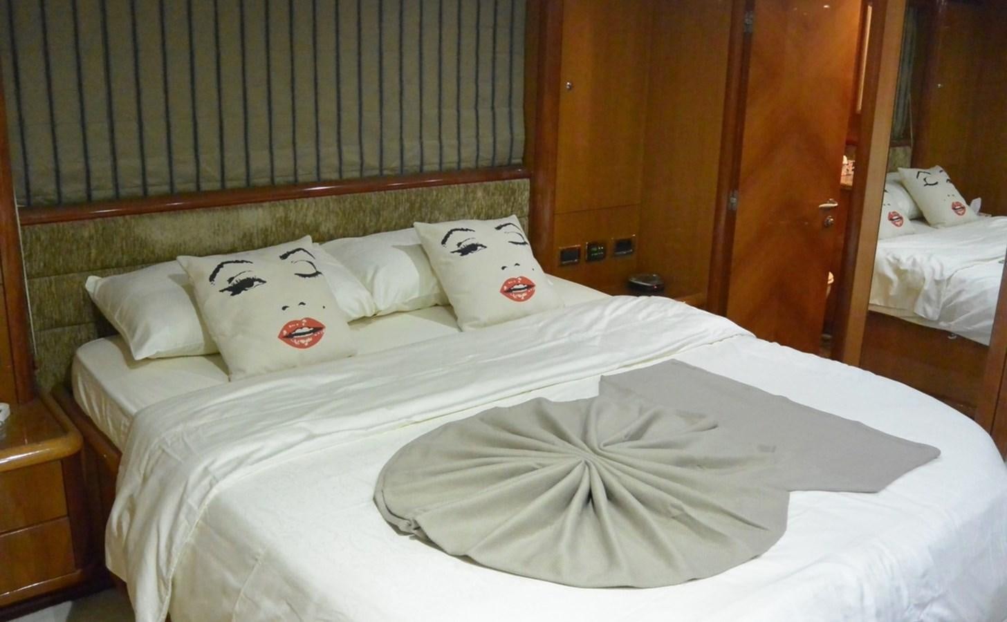 a couple of beds in a room aboard 2004 SUNSEEKER PREDATOR 95 Yacht for Sale