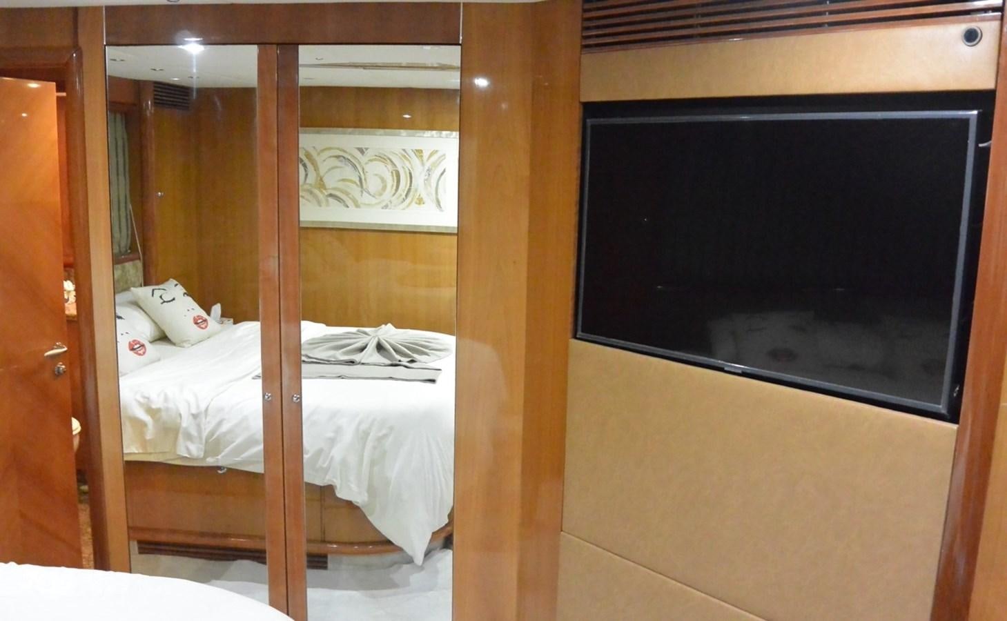 a room with bunk beds aboard 2004 SUNSEEKER PREDATOR 95 Yacht for Sale