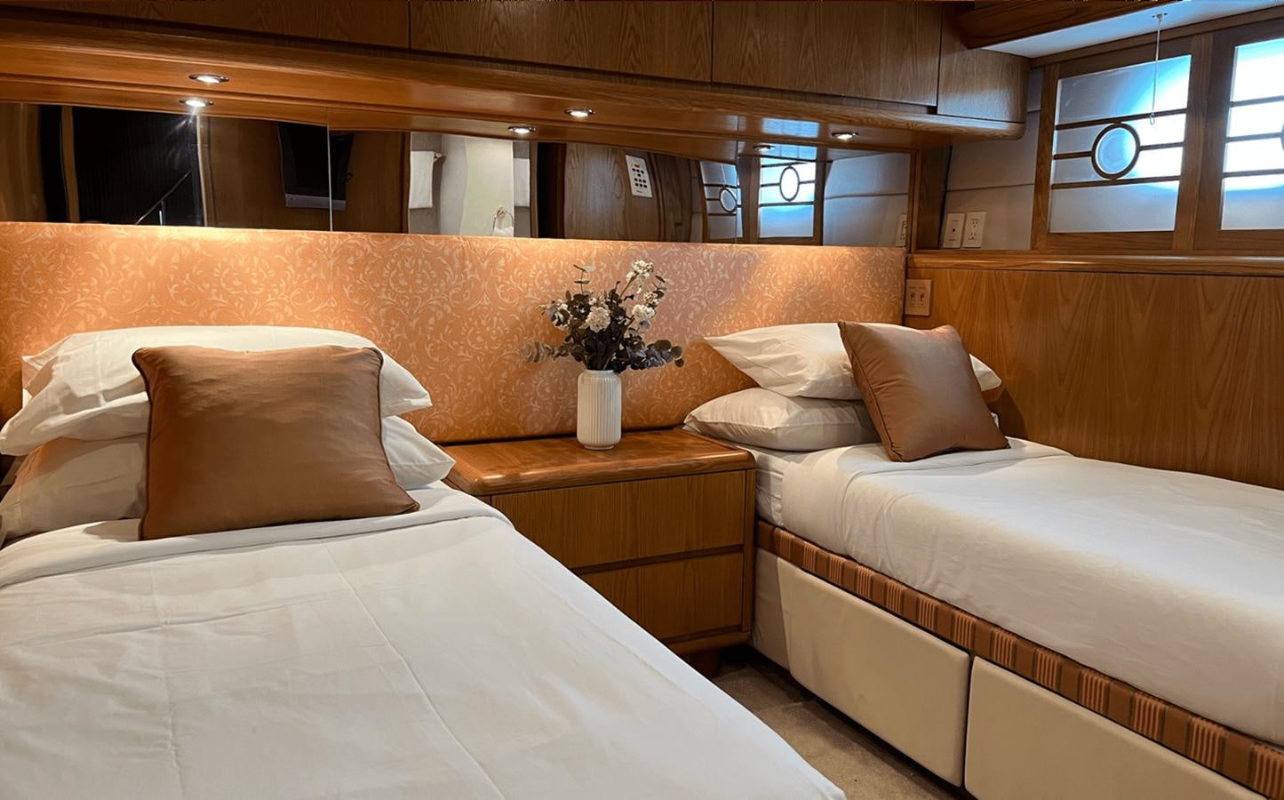 a room with two beds aboard 1998 HATTERAS 92 Yacht for Sale