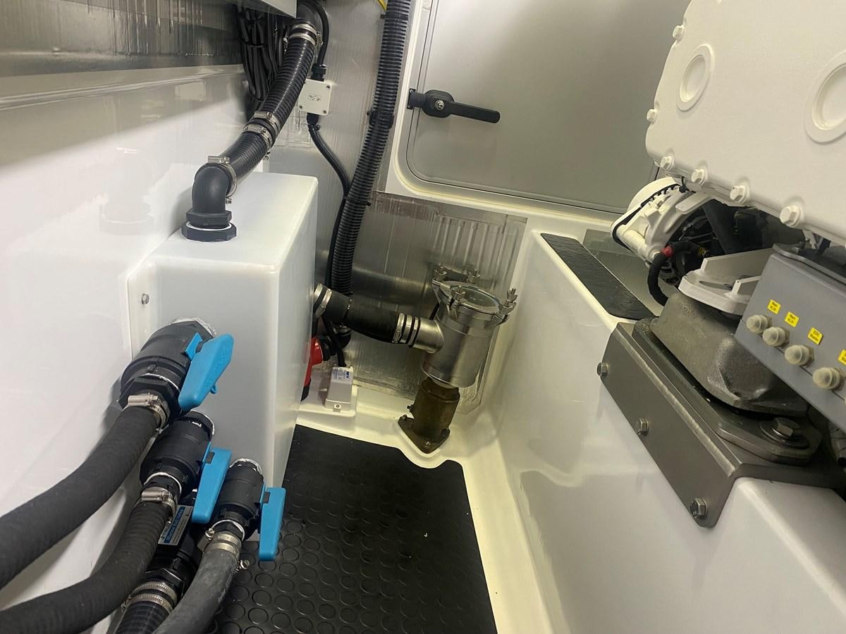 a machine with a large metal pipe aboard THE KEYS Yacht for Sale