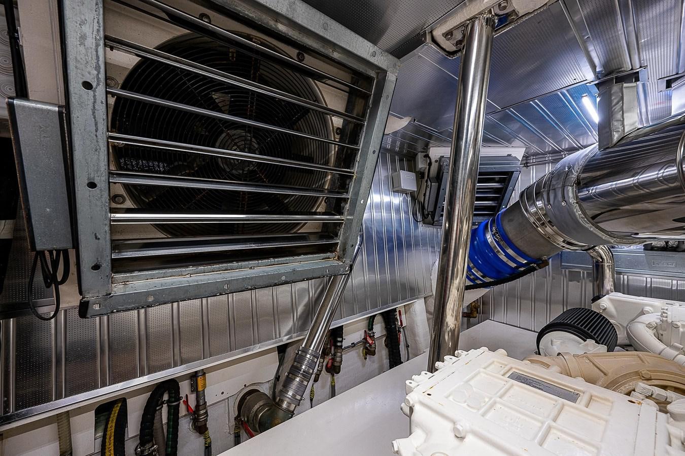 a large machine with a large metal object in the middle aboard SO SO NICE Yacht for Sale