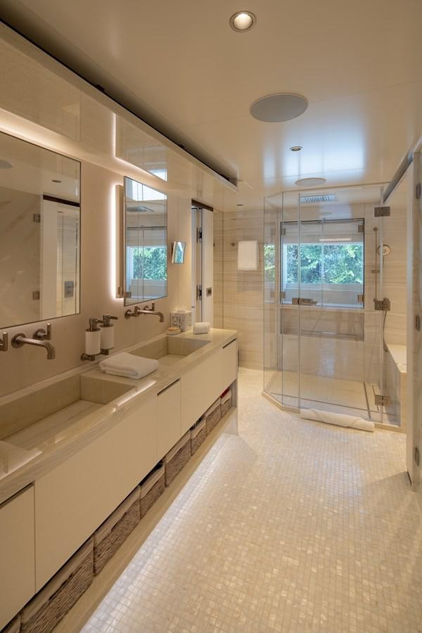 a bathroom with a large tub aboard BOOK ENDS Yacht for Sale