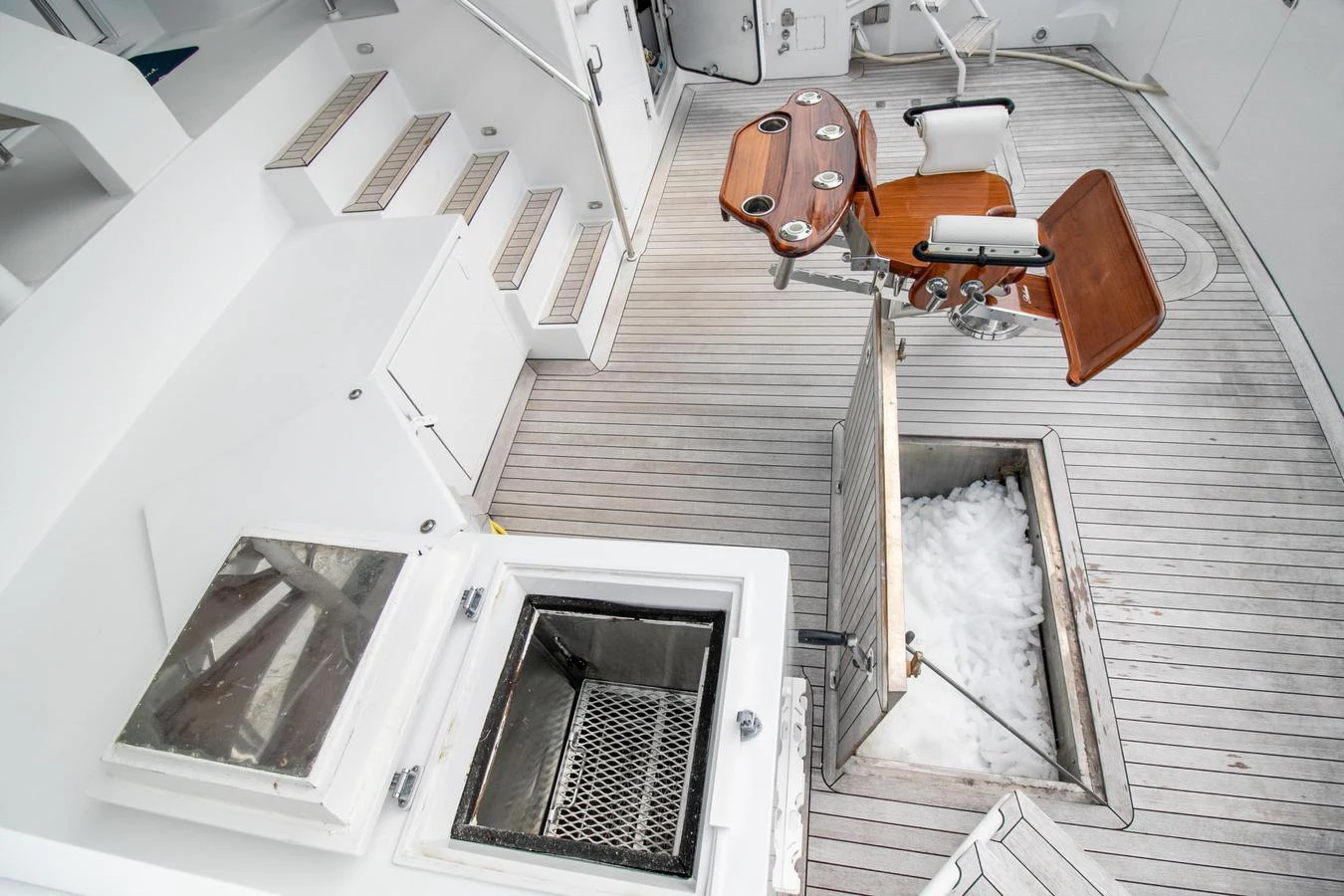 a house with a couple of windows aboard CHAIRMAN Yacht for Sale