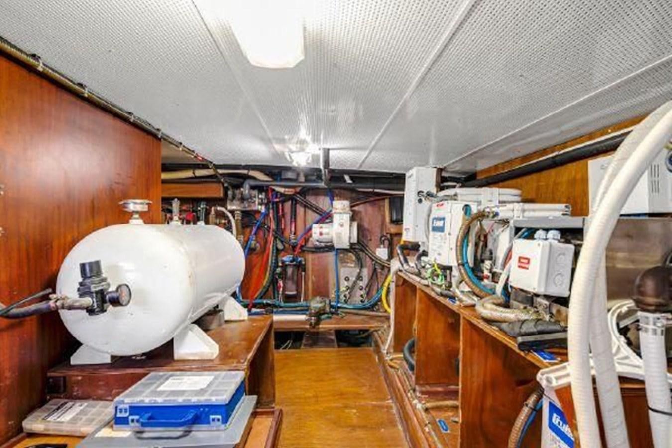 a room with a large white helmet aboard TRUANT Yacht for Sale
