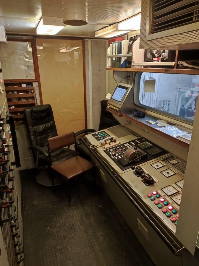 a room with a computer and a chair aboard TE STREEP Yacht for Sale