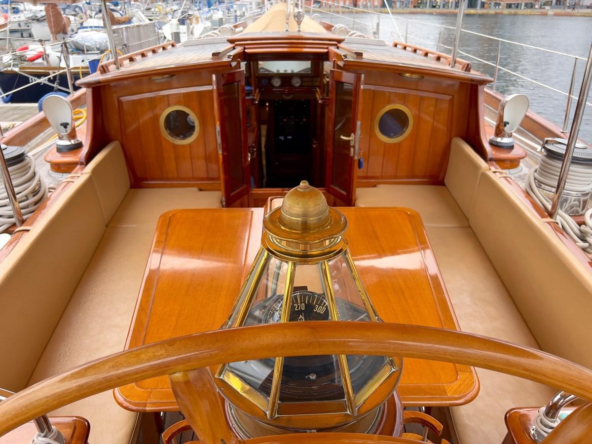 a table with a large glass container aboard BRAVEHEART OF SARK Yacht for Sale