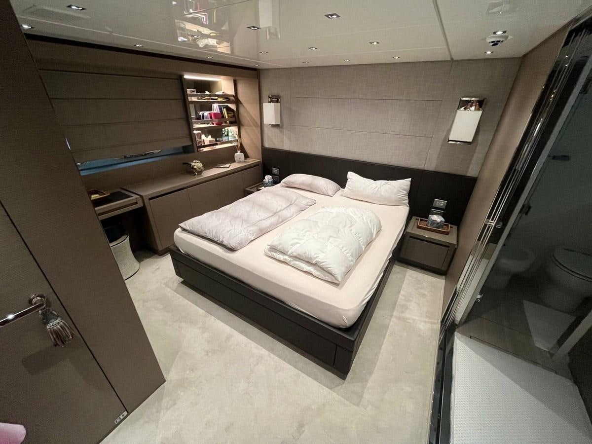 a room with a bed and a sink aboard 2021 SANLORENZO SL78 #721 Yacht for Sale