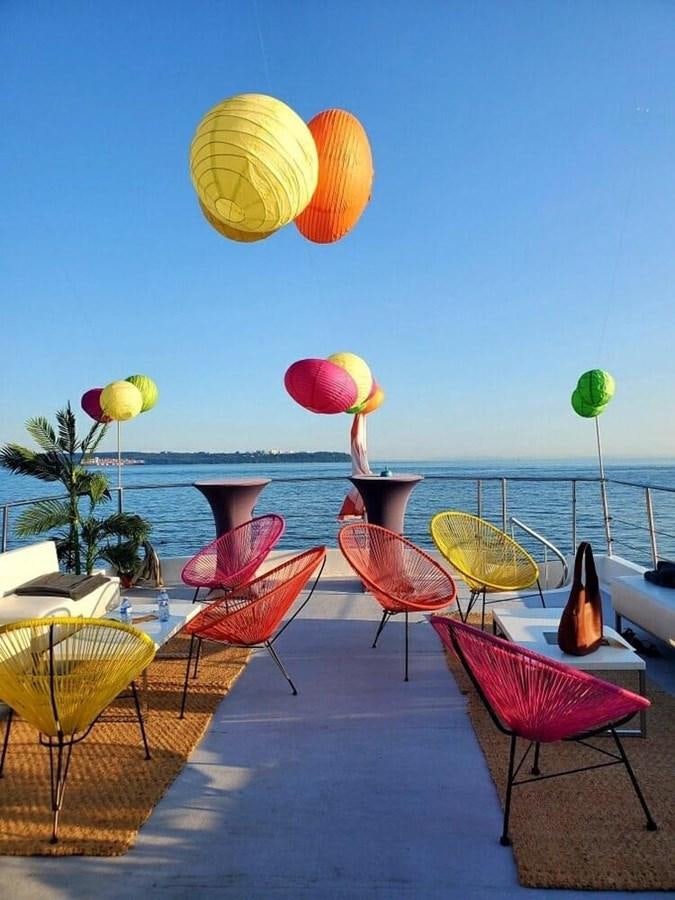 hot air balloons over a beach aboard 1990 PALMER MARINE 68 Yacht for Sale