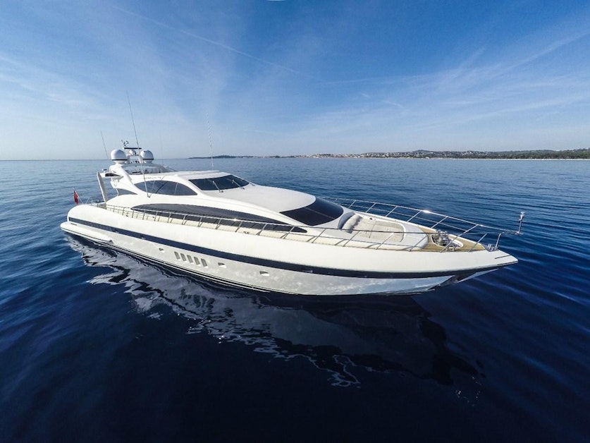 PHANTOM Yacht for Sale | 103' (31.4m) 2005 OVERMARINE GROUP | N&J