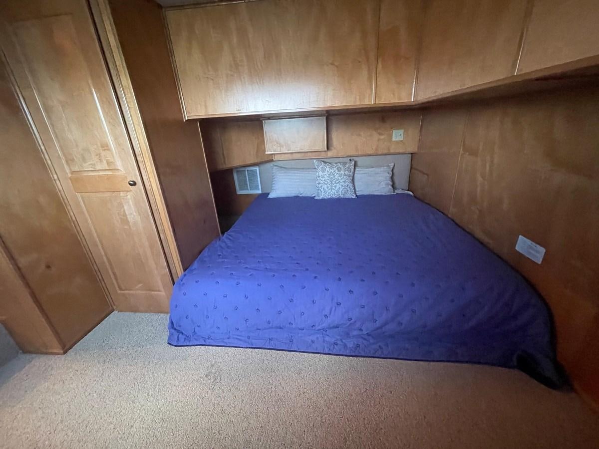 a bed in a room aboard 2005 HORIZON 18X88 HOUSEBOAT Yacht for Sale
