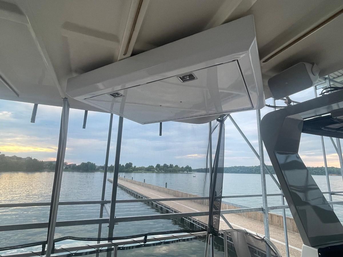 a view of a boat from inside a boat aboard 2005 HORIZON 18X88 HOUSEBOAT Yacht for Sale