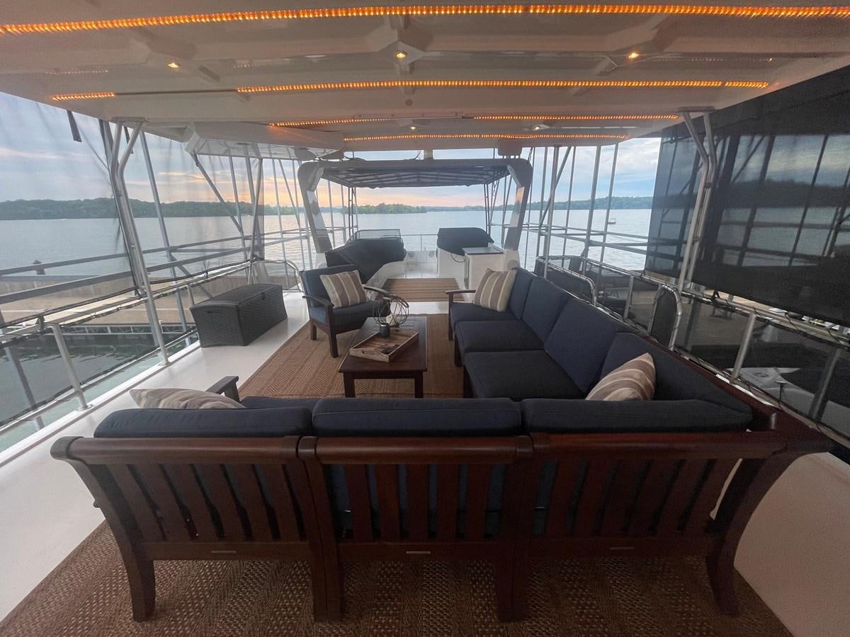 a room with couches and a table aboard 2005 HORIZON 18X88 HOUSEBOAT Yacht for Sale