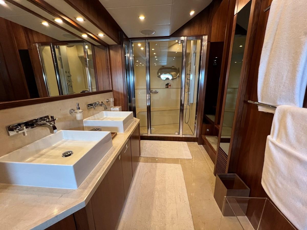 a bathroom with sinks and mirrors aboard 2007 SUNSEEKER 37M Yacht for Sale