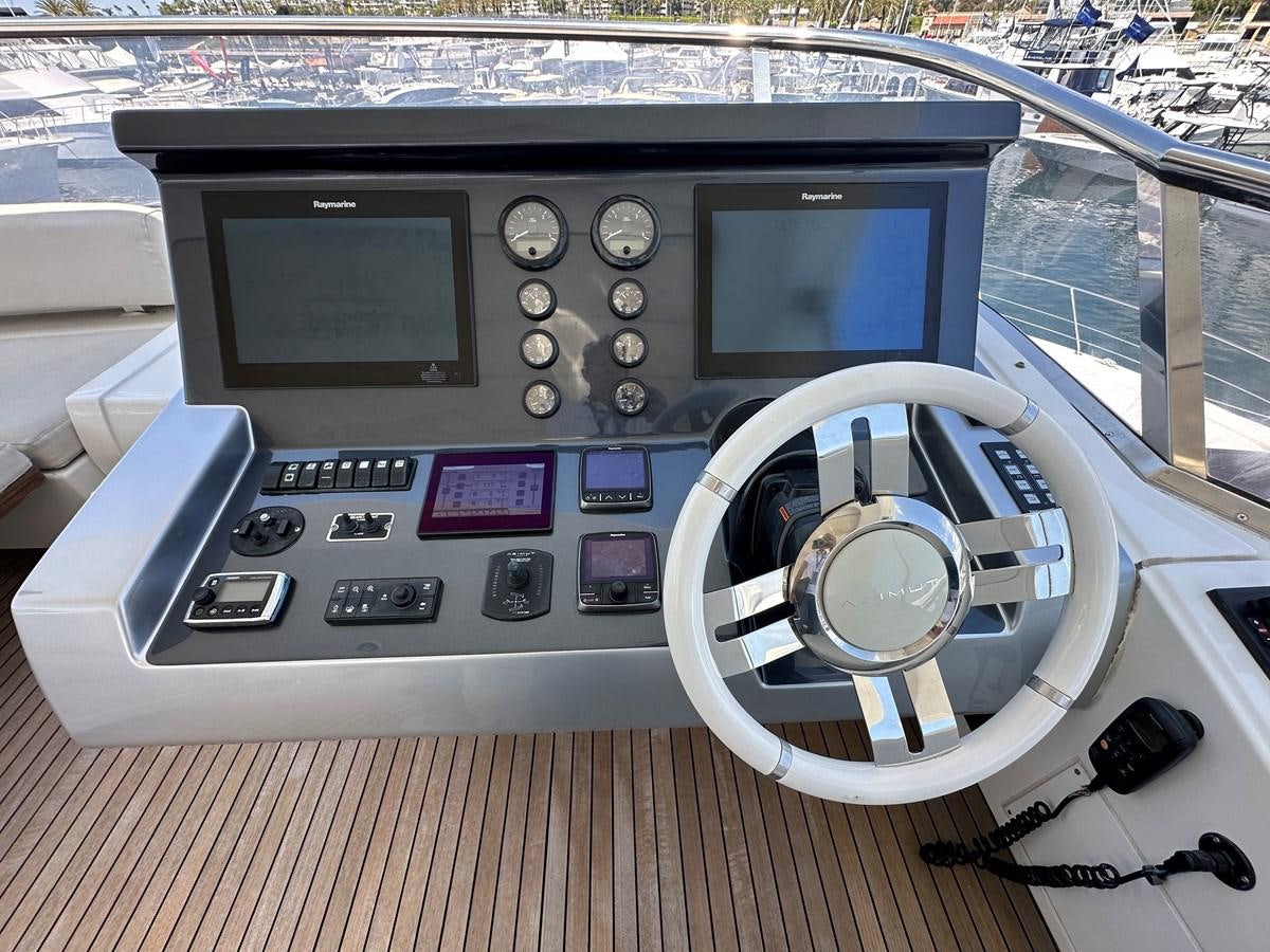 a close-up of a radio aboard SLINGSHOT Yacht for Sale