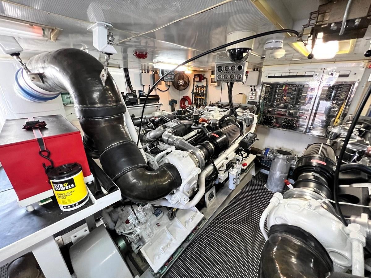 a machine in a shop aboard 2001 BROWARD RAISED PILOTHOUSE MY Yacht for Sale