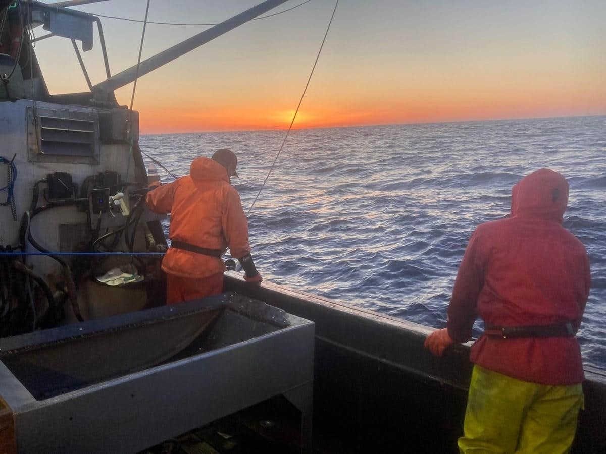 men on a boat aboard 1979 CUSTOM LONGLINE/TENDER/CRABBER Yacht for Sale