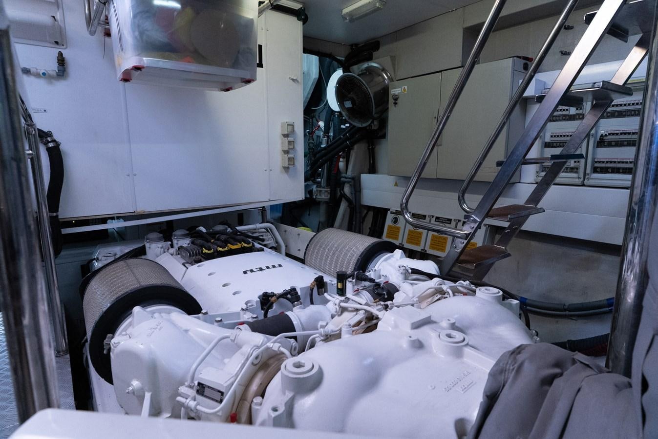 a room with a large white object aboard ROUND MIDNIGHT Yacht for Sale